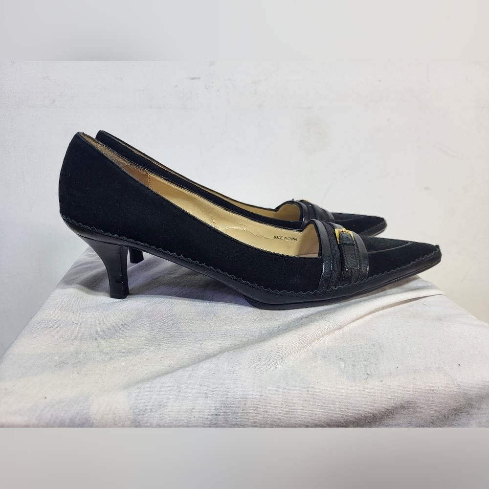 Oscar de la Renta Pointed Toe Low Heels - Picture 8 of 8